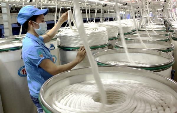 Công nhân cần nắm vững cách sử dụng các loại máy móc trong ngành dệt may để tránh rủi ro