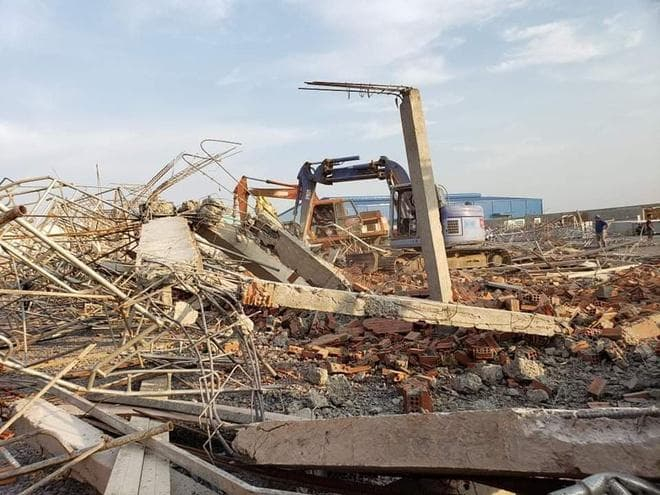 Tin túc : Sập tường công trình ở Đồng Nai làm 10 người chết